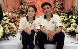 Sau 12 năm yêu nhau, cặp đôi mặc lại đồng phục THPT trong đám cưới