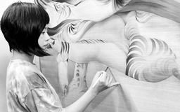 Nguyễn Thu Hương và tình yêu tranh lụa