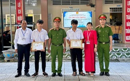 Hai học sinh trả tài sản gần 26 triệu đồng cho người đánh rơi