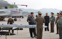 Lãnh đạo Triều Tiên Kim Jong-un đích thân giám sát tập trận không quân