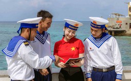 Triển lãm ảnh 'Trường Sa nhớ ơn Bác'