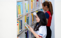 Hành trang vững vàng cùng học bổng 'Hào khí Hùng Vương' và 'Đôi bạn cùng tiến'