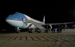 Mỏi mòn chờ chuyên cơ Không lực Một mới, ông Trump tính 'phương án B'
