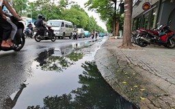 Nghẹt cống nước tràn đường