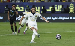 Ronaldo tiến gần cột mốc 1.000 bàn thắng, làm rõ tương lai với Al Nassr