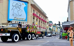 Linh cữu nguyên Chủ tịch nước Trần Đức Lương đi qua các tuyến phố Hà Nội