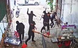 Bắt 2 nghi phạm trong nhóm người mặc đồ đen đi ô tô đập phá quán phở