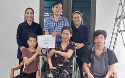 Trao hơn 80 triệu của bạn đọc giúp 3 mẹ con bị căn bệnh khó chữa