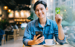Quản lý tài chính thời sinh viên: Dùng thẻ tín dụng có nên không?