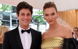 Cựu 'thiên thần nội y' Karlie Kloss kể hôn nhân hạnh phúc bên chồng tài phiệt