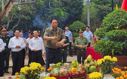 Thủ tướng Phạm Minh Chính viếng Nghĩa trang Hàng Dương và thăm cựu tù Côn Đảo