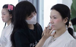 Bạn gái biết cách tự trang điểm là có lợi thế hơn khi làm mọi việc?