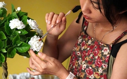 Độc đáo những bông hoa làm bằng đất sét, giá bán từ vài trăm đến chục triệu đồng