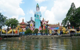 Ngôi chùa nằm giữa sông ở TP.HCM, nơi có hàng trăm tượng Phật