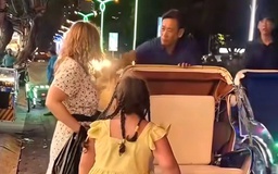 Nha Trang: Đã xác định được tài xế xích lô 'giật tiền' từ tay du khách