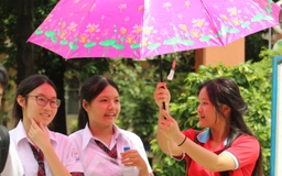 Mùa hè sôi động của học sinh Hoa phượng đỏ