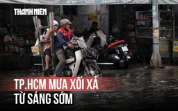 Mưa trắng xóa đầu giờ sáng, người dân lội nước đi làm