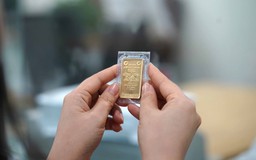 Giá vàng thế giới tăng vọt