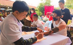 Ấm áp tình người cùng ‘Xuân hồng trên quê gốm’