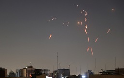 Israel: 'Máy bay chúng tôi đang tự do quần thảo trên không phận Tehran'