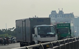 TP.HCM: Tai nạn trên cầu Bình Lợi, người bán trái cây tử vong