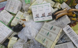 Đà Lạt: Đổ trộm hàng trăm chai mỹ phẩm, thực phẩm chức năng ở bãi rác bên đường