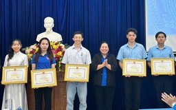 Tiền vệ Châu Ngọc Quang được vinh danh là công dân trẻ tiêu biểu tỉnh Gia Lai  