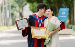 Nam sinh tốt nghiệp xuất sắc phát biểu xúc động: 'Hành trang là cuốn sổ hộ nghèo’