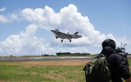 Mỹ lần đầu đáp tiêm kích tàng hình F-35C xuống đảo Iwo To ở Nhật Bản
