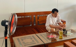 Ba tôi luôn dặn: 'Bật quạt thôi, đừng mở điều hòa tốn điện, vừa dễ trúng gió'