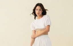 Thanh lịch, nữ tính trong từng bước chân với váy maxi