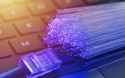 Kỷ lục tốc độ cáp quang: Tải toàn bộ kho phim Netflix trong vài giây