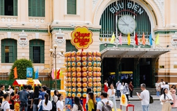 Mang tháp kẹo khổng lồ đi khắp Việt Nam, Chupa Chups nối dài câu chuyện mãi vui