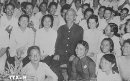 Bác Hồ ra báo Thanh Niên