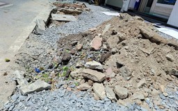 Thi công vỉa hè rồi để ngổn ngang