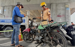 Người chở hàng cồng kềnh bị CSGT phạt: 'Biết sai nhưng... vì hoàn cảnh'