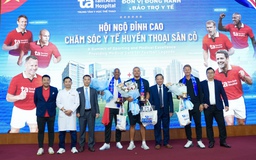 Teddy Sheringham và các huyền thoại ‘Man đỏ’ tạo ấn tượng mạnh tại Bệnh viện đa khoa Tâm Anh 