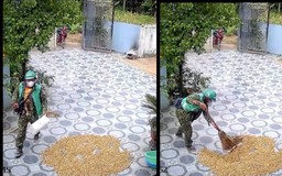 Hành động bất ngờ của shipper với chủ nhà lúc trời mưa khiến dân mạng tấm tắc