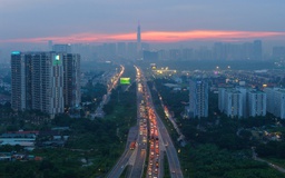Hai ô tô tông nhau trên cao tốc TP.HCM - Long Thành, giao thông ùn ứ