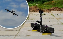 Đến thời drone cũng vác súng AK