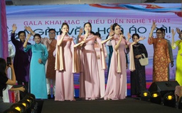 Hơn 100 thiết kế áo dài được trình diễn tại gala 'Áo dài tri ân' 