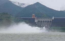 Thủy điện Tuyên Quang mở liên tiếp 2 cửa xả đáy
