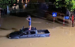Mưa lớn 2 tiếng, TP.Thái Nguyên lại ngập sâu