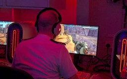 Hải quân Anh lần đầu lắp phòng máy để chơi điện tử ngay trên tàu sân bay