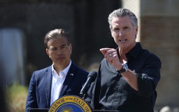 Thống đốc California kiện Tổng thống Trump, thách Washington bắt mình