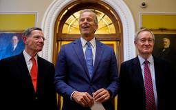 Thượng viện Mỹ thông qua dự luật chi tiêu gây tranh cãi của ông Trump