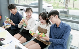 Người trẻ săn thưởng khủng cùng Trà Xanh Không Độ để có tiền du lịch, mua sắm