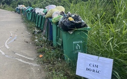 Cà Mau: Rác thải 'chiếm' hành lang bảo vệ đê biển Tây