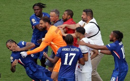 HLV Enrique tự nhận ‘thật ngu ngốc’, sẽ bị FIFA phạt nặng vì tát cầu thủ Chelsea