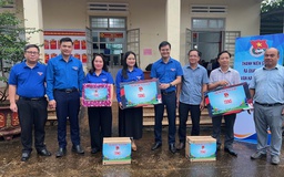 Bí thư thứ nhất T.Ư Đoàn thăm thanh niên tình nguyện tại các xã biên giới